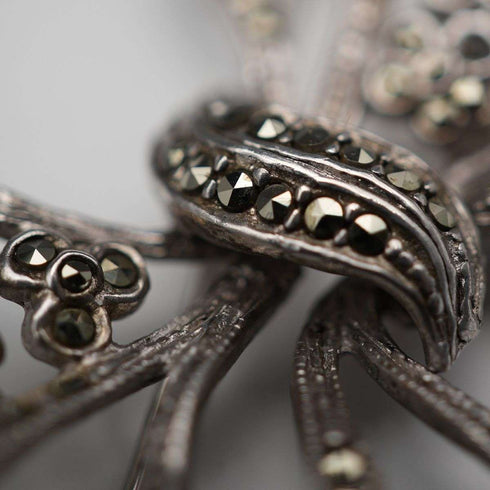 Vintage Sterling Silver Marcasite Ribbon Design Brooch 10.5g