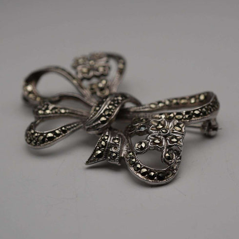 Vintage Sterling Silver Marcasite Ribbon Design Brooch 10.5g