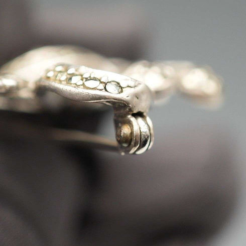 Vintage Sterling Silver Marcasite Ribbon Design Brooch 10.5g