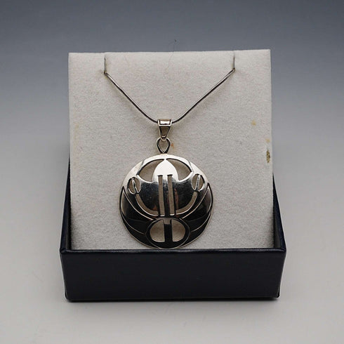 British Vintage Sterling Silver Art Nouveau Round Pendant with Sterling Silver Chain Kit Heath