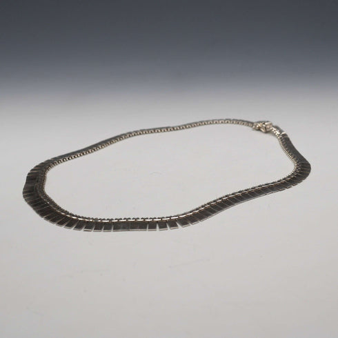 British Vintage Sterling Silver Flowing Plate Link Necklace 40cm 21g
