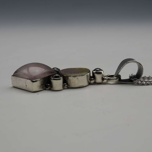 Colgante vintage de plata de ley con diseño Arts & Crafts y piedras múltiples, con cadena