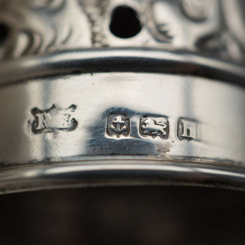 Azucarero antiguo inglés de 1907, cristal tallado y tapa de plata de ley, Robert Pringle