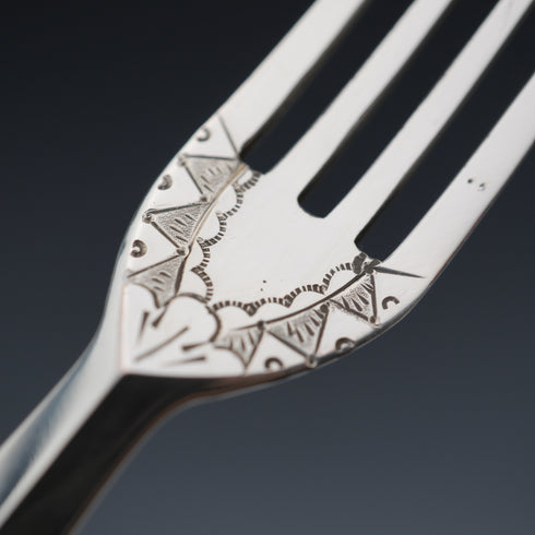Circa 1900 English Antique Mother-of-Pearl Handle Dessert Cutlery Set (12 Pairs), Sterling Silver Ornamentation, John Round & Son, in Wooden Case