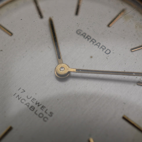 Reloj de pulsera para caballero, Garrard británico de alrededor de 1980, caja chapada en oro, mecánico de 17 rubíes, en buen estado de funcionamiento.