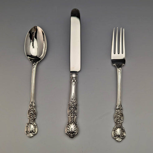 1854 年英國古董純銀餐具套裝,裝在喬治·威廉·亞當斯 (George Willaim Adams) 的盒子裡