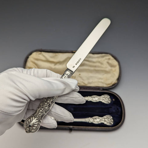 1854 年英國古董純銀餐具套裝,裝在喬治·威廉·亞當斯 (George Willaim Adams) 的盒子裡