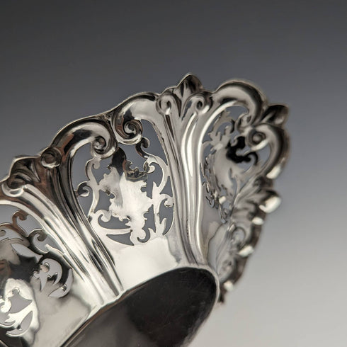 1904年 英国アンティーク 純銀製 ピアス装飾ディッシュ 112g Elkington