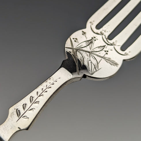 【ご予約済】1836年 英国アンティーク 純銀製ハンドル フィッシュカトラリー 12ペアセット 箱入り