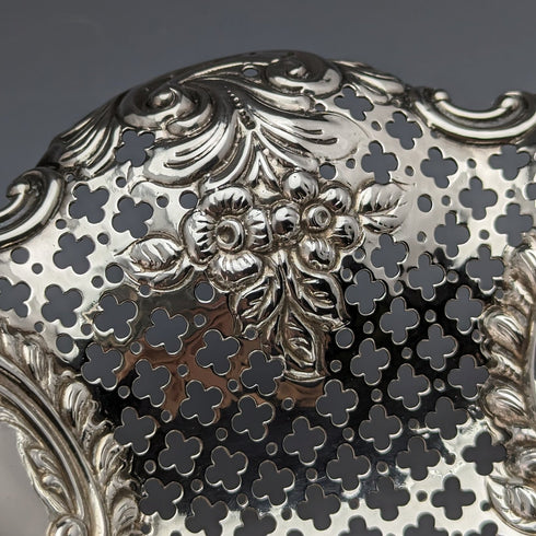 1897年 英国アンティーク 純銀製 ピアス装飾 脚付きボウル 大小ペア 計340g MAPPIN BROS