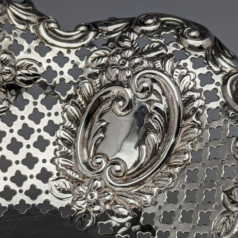 1897年 英国アンティーク 純銀製 ピアス装飾 脚付きボウル 大小ペア 計340g MAPPIN BROS