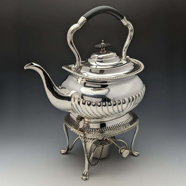 1905 年左右英國古董鍍銀水壺和燃燒器支架套裝 Mappin&Webb
