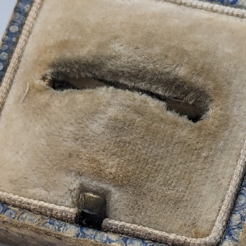 英國復古皮革軟墊戒指盒 Alfred Wolf Ltd