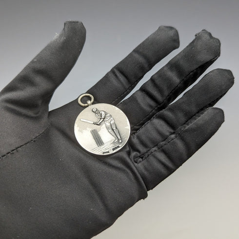 1930年 英国ヴィンテージ 純銀製クリケットメダルフォブ Navy, Army & Air Force Institute