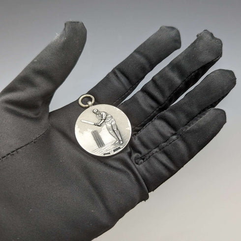 1930年 英国ヴィンテージ 純銀製クリケットメダルフォブ Navy, Army & Air Force Institute