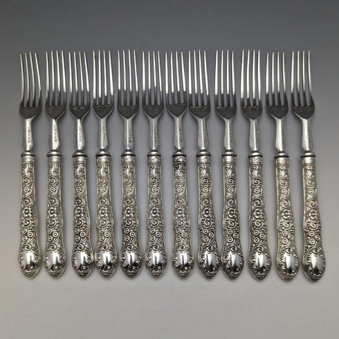 1878 年左右英國古董鍍銀餐具一套 11 刀和 12 叉,裝在木盒中 William Gallimore