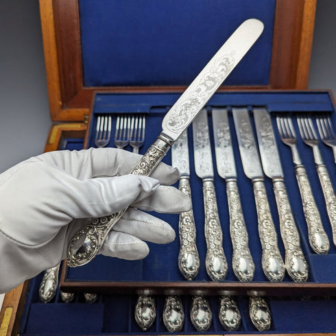 1878 年左右英國古董鍍銀餐具一套 11 刀和 12 叉,裝在木盒中 William Gallimore