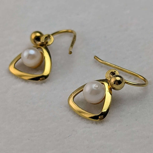 British Vintage Jewelry K9 Gold & Pearl Earrings