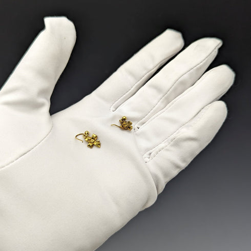 英国ヴィンテージジュエリー K9ゴールド リボンデザイン ピアス