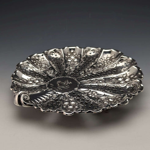 1895 British antique sterling silver shell dish with legs 238g James Dixon