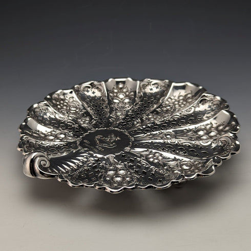 1895 British antique sterling silver shell dish with legs 238g James Dixon