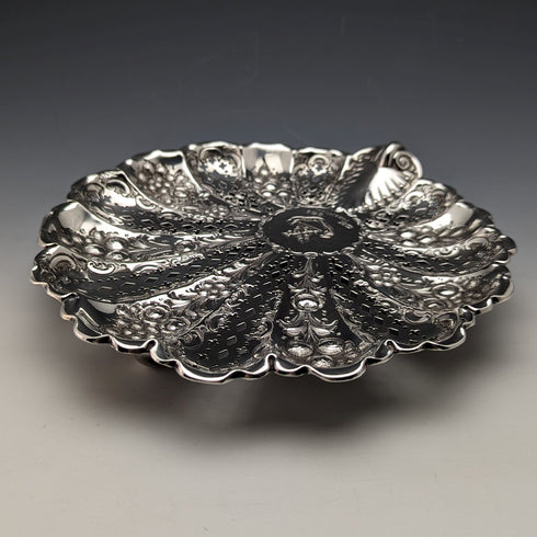 1895 British antique sterling silver shell dish with legs 238g James Dixon