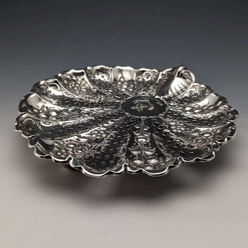 1895 British antique sterling silver shell dish with legs 238g James Dixon