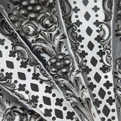 1895 British antique sterling silver shell dish with legs 238g James Dixon