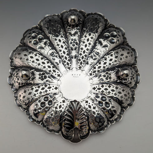 1895 British antique sterling silver shell dish with legs 238g James Dixon