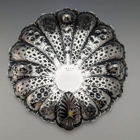 1895 British antique sterling silver shell dish with legs 238g James Dixon