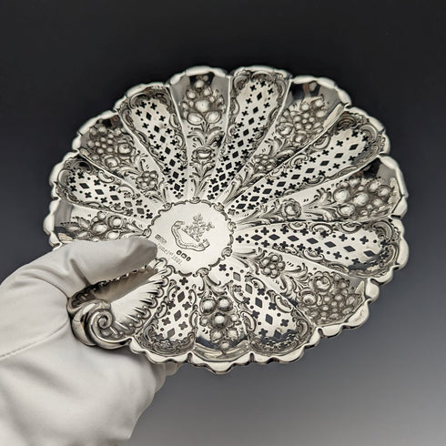 1895 British antique sterling silver shell dish with legs 238g James Dixon