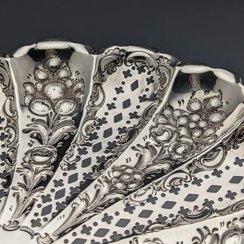 1895 British antique sterling silver shell dish with legs 238g James Dixon