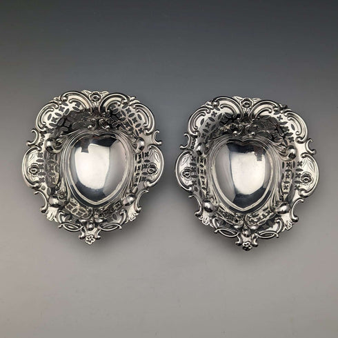 1895 British Antique Sterling Silver Pair of Stem Bonbon Dishes 128g William Hutton