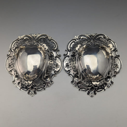 1895年 英国アンティーク 純銀製 脚付きボンボンディッシュペア 128g William Hutton