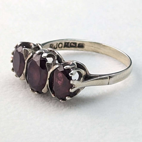 1977 British Vintage Jewelry 3 Garnet Sterling Silver Ring Ring