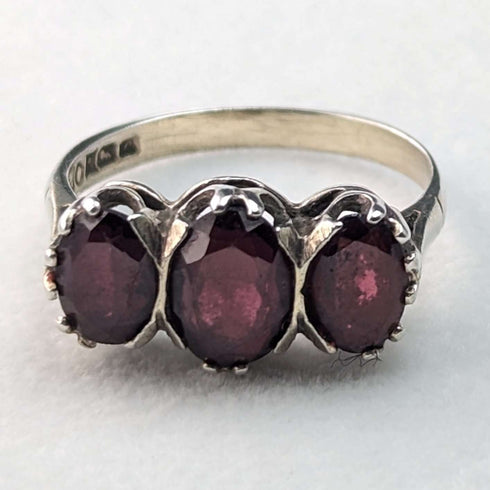 1977 British Vintage Jewelry 3 Garnet Sterling Silver Ring Ring