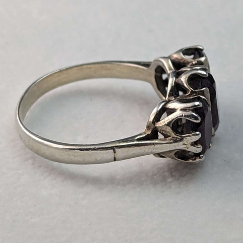 1977 British Vintage Jewelry 3 Garnet Sterling Silver Ring Ring