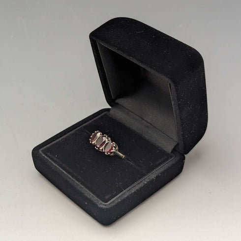 1977 British Vintage Jewelry 3 Garnet Sterling Silver Ring Ring