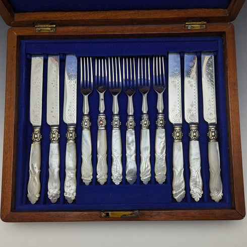 19 世紀末英國古董雕刻白色珍珠手柄甜點餐具 6 副套裝木盒裝