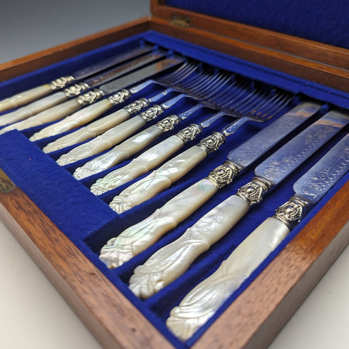 19 世紀末英國古董雕刻白色珍珠手柄甜點餐具 6 副套裝木盒裝