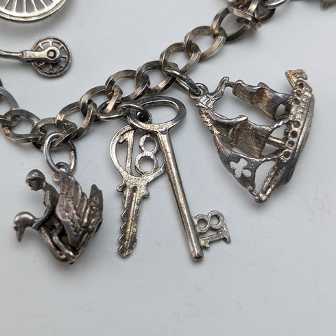 1979年 英国ヴィンテージ 純銀製 チャームブレスレット 34g