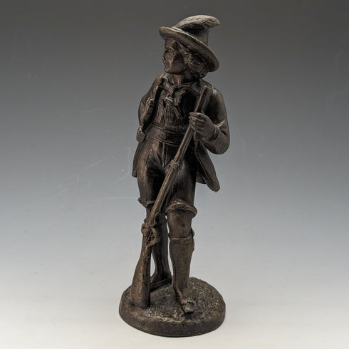 復古青銅人持槍雕像