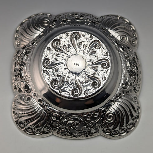 1893年 英国アンティーク 純銀製 細密装飾ディッシュ 154g Charles Boyton II