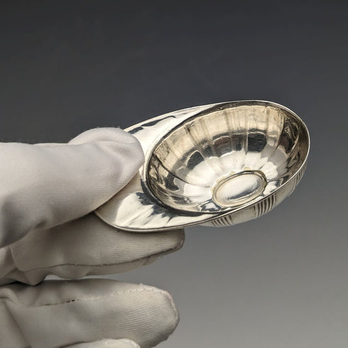 英国アンティーク シルバープレート製 ジョッキーキャップ型ティーキャディースプーン