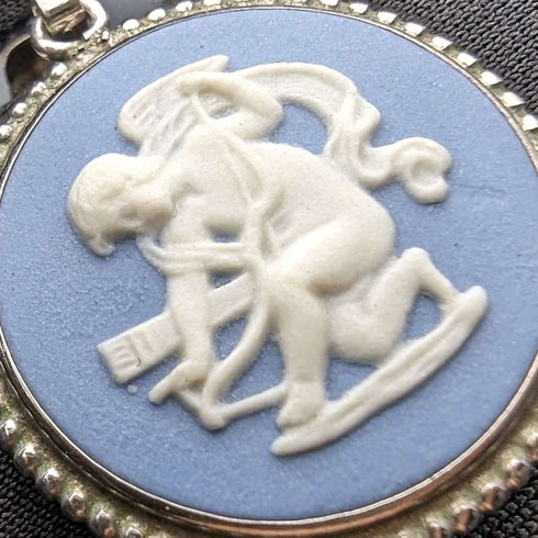 1975 British Vintage Wedgwood Sterling Silver & Jasperware Pendant Necklace