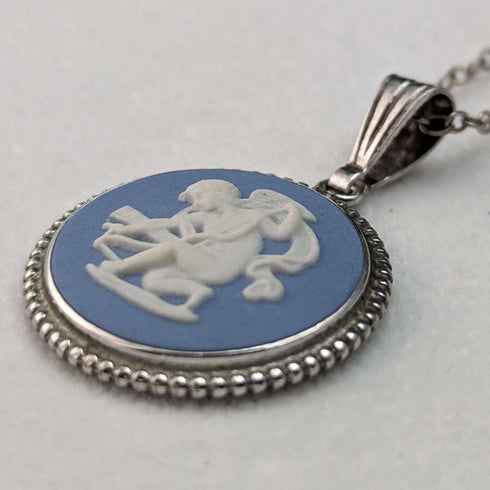 1975 British Vintage Wedgwood Sterling Silver & Jasperware Pendant Necklace