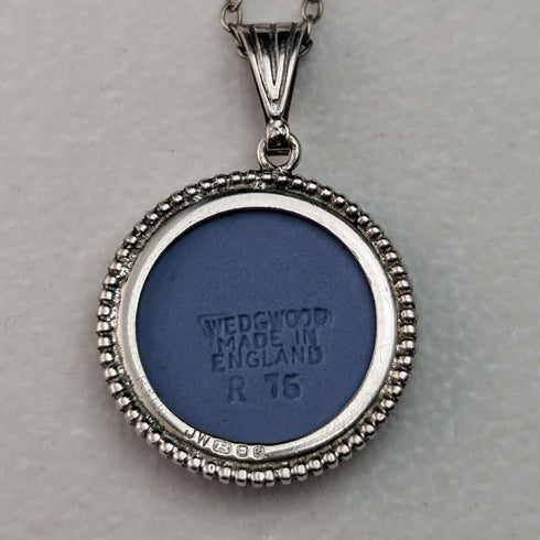 1975 British Vintage Wedgwood Sterling Silver & Jasperware Pendant Necklace