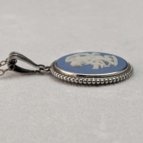 1975 British Vintage Wedgwood Sterling Silver & Jasperware Pendant Necklace