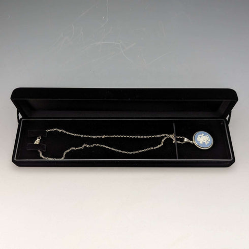 1975 British Vintage Wedgwood Sterling Silver & Jasperware Pendant Necklace