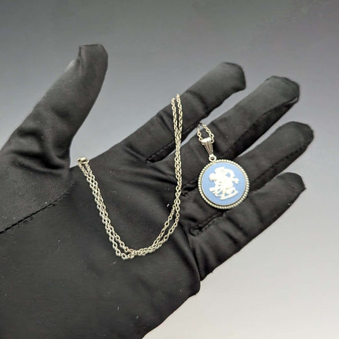 1975 British Vintage Wedgwood Sterling Silver & Jasperware Pendant Necklace